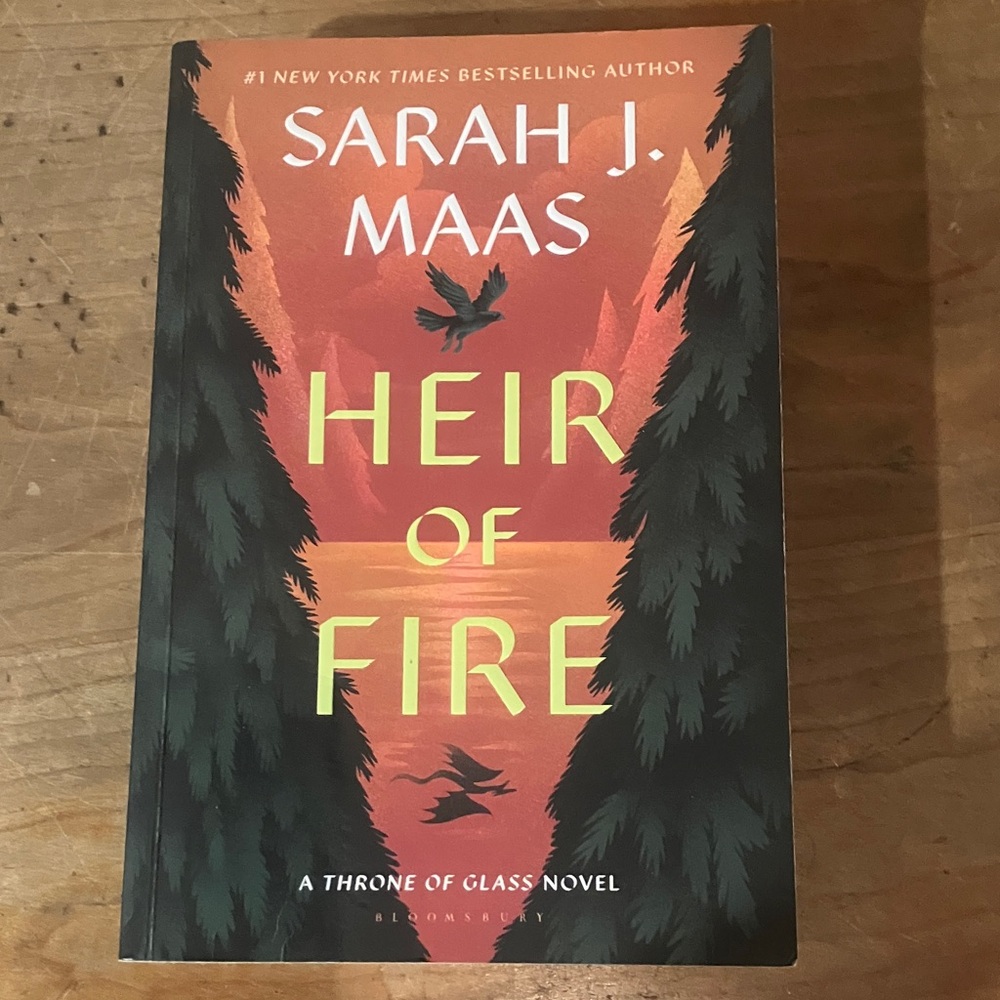 Heir of Fire by Sarah J. Maas - softcover Book